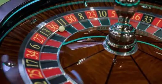 Ilustrasi program bonus harian ayutogel untuk pengguna dewasa Indonesia yang aktif bermain setiap hari